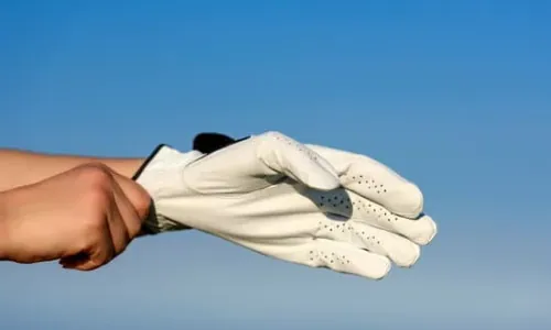 how tight should a golf glove be